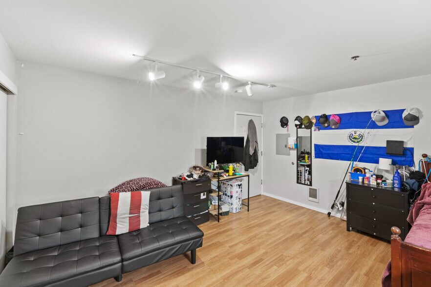 More Photos Of 615 SW Evergreen Ave, Redmond Multifamily For Sale