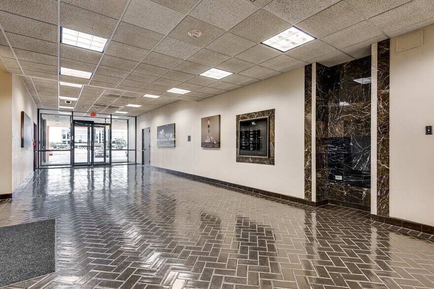 More Photos Of 24 Smith Rd, Midland Office For Lease