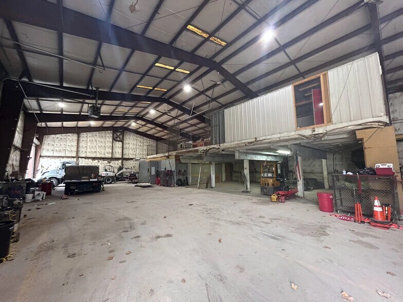 More Photos Of 10900 Loveland Madeira Rd, Loveland Warehouse For Lease