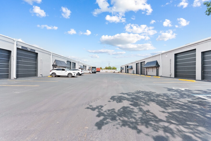 More Photos Of 3501-3531 NW 19th St, Fort Lauderdale Unknown For Lease