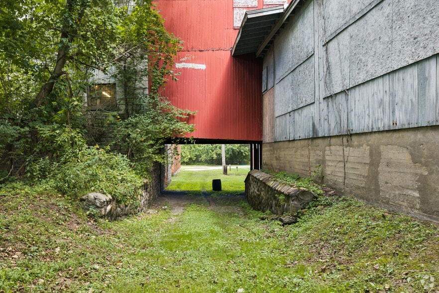 More Photos Of 17 Mill Pl, New York Mills Unknown For Sale