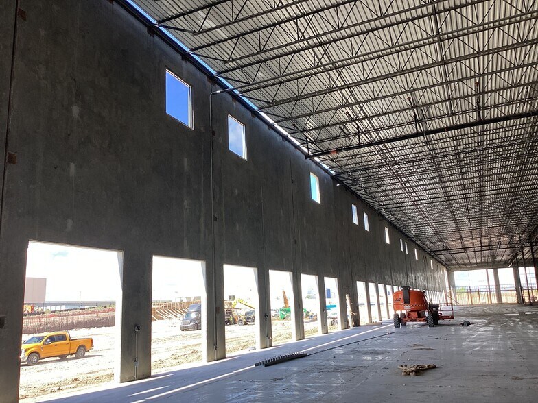 More Photos Of 15409 Mercury Dr, Laredo Distribution For Sale