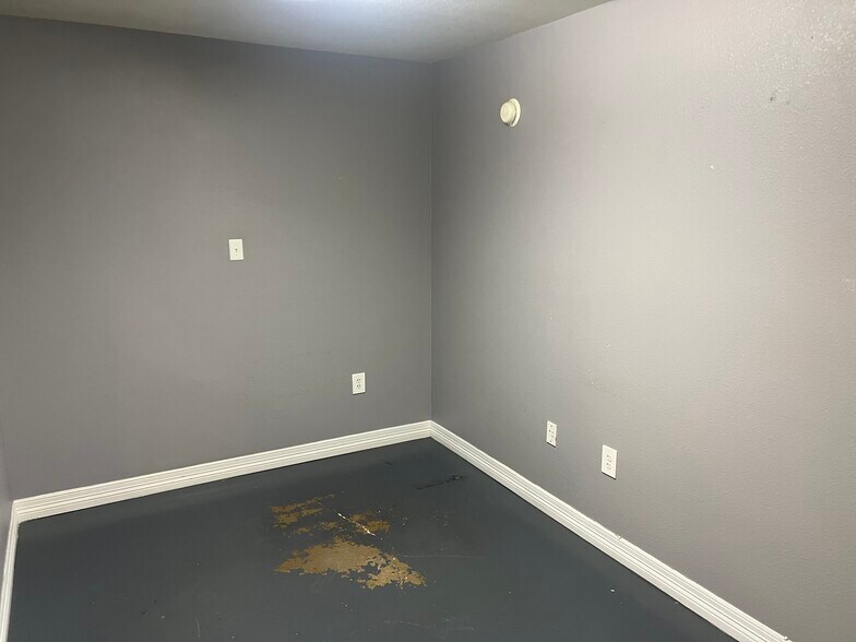 More Photos Of 1503 W Stan Schlueter Loop, Killeen Industrial For Lease