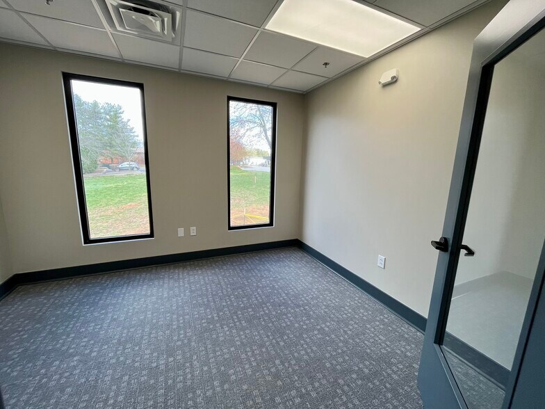 More Photos Of 307 Southgate Ct, Brentwood Medical For Lease