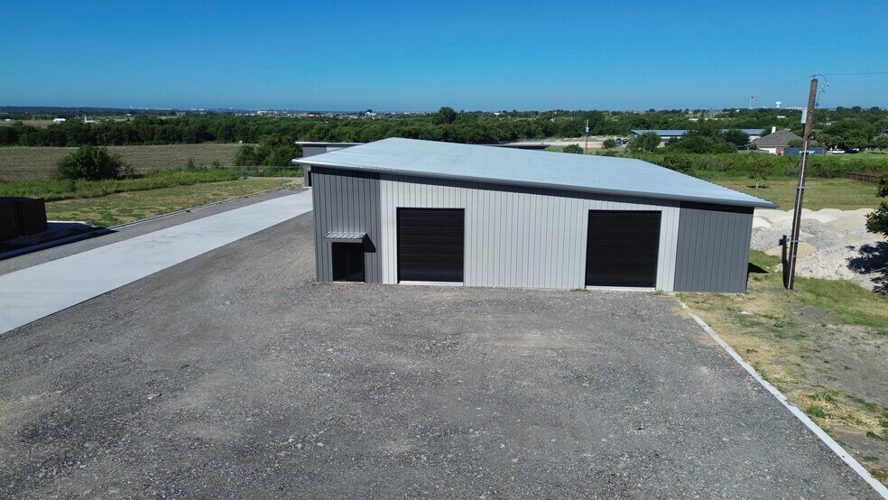More Photos Of 1158 County Road 108, Hutto Warehouse For Lease