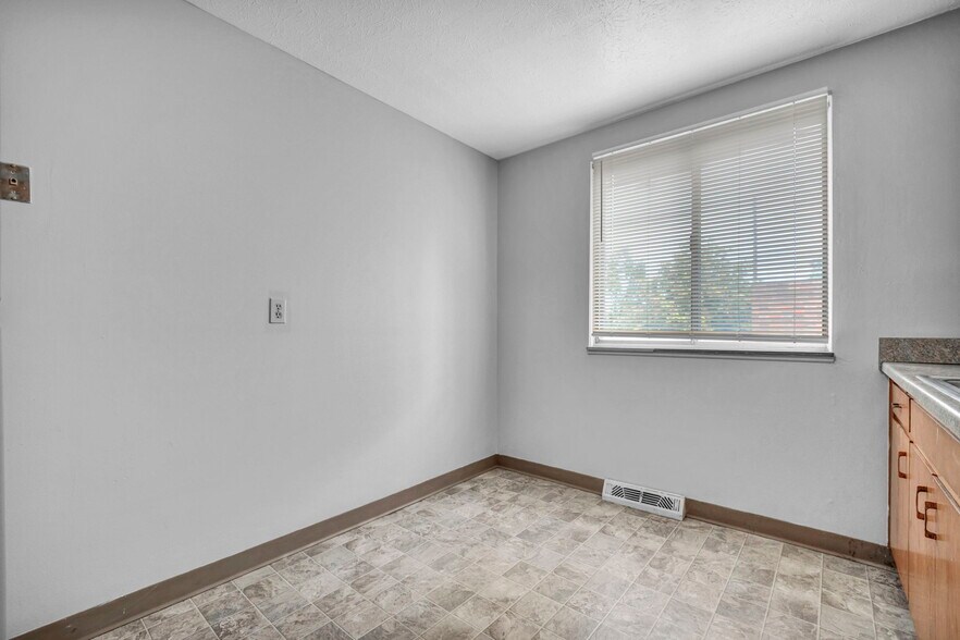 More Photos Of 818-850 S Green Rd, South Euclid Apartments For Sale