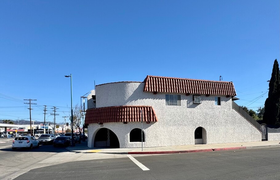 More Photos Of 10626 Magnolia Blvd, North Hollywood Loft Creative Space For Sale