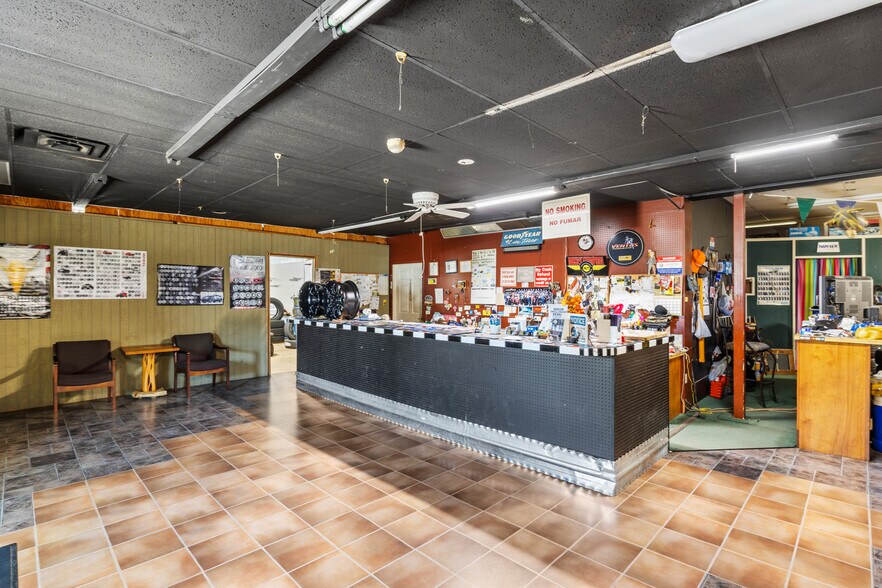 More Photos Of 1308 N Austin, Seguin Freestanding For Lease