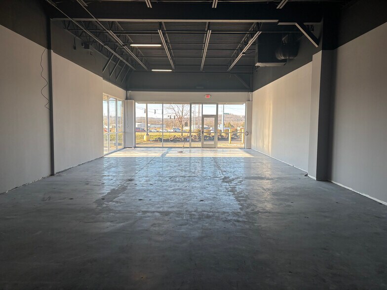 More Photos Of 1391 Morgantown Rd, Bowling Green Freestanding For Lease