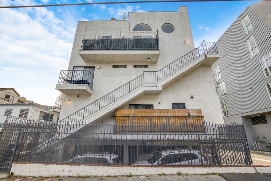 More Photos Of 1524 Granville Ave, Los Angeles Apartments For Sale