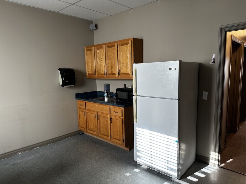 More Photos Of 15502 S Telegraph Rd, Monroe Medical For Lease