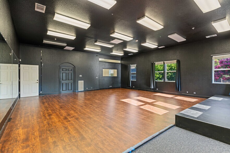 More Photos Of 578 E St, Lincoln Office Residential For Sale