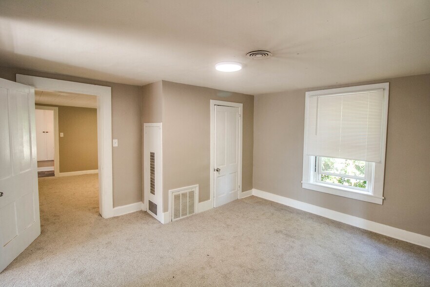 More Photos Of 1011 State St, Alton Apartments For Sale