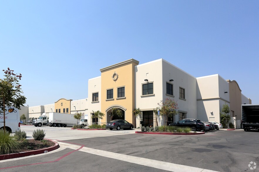 More Photos Of 4910 Azusa Canyon Rd, Irwindale Warehouse For Lease