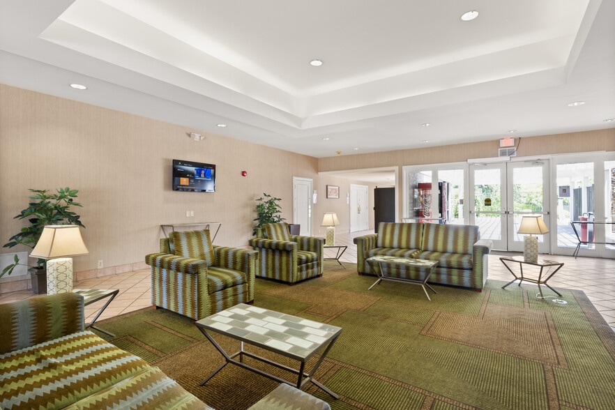 More Photos Of 2510 W Greenway Rd, Phoenix Hotel For Sale