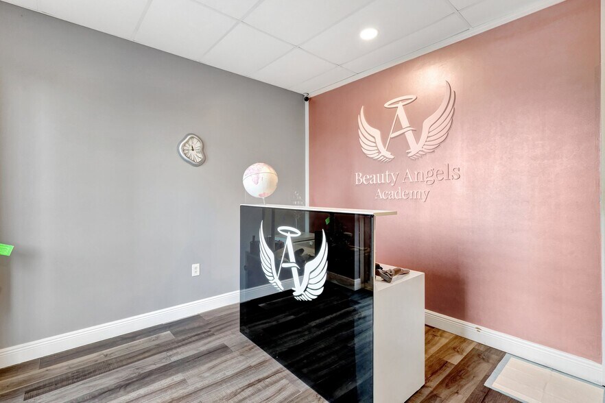 More Photos Of 1200 S Rogers Cir, Boca Raton Warehouse For Lease