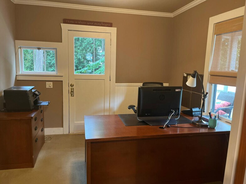 More Photos Of 23042 Ne 8th St, Sammamish Office For Sale