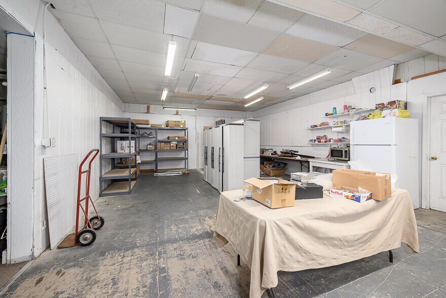 More Photos Of 7164 Kaw Dr, Kansas City Warehouse For Sale