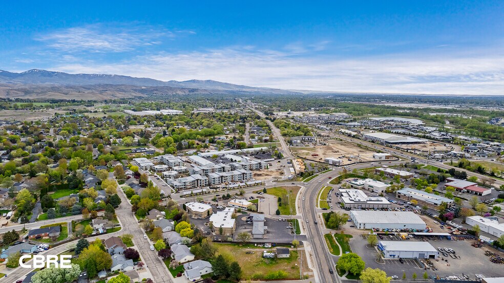 More Photos Of 1442 E State St, Eagle Land For Lease