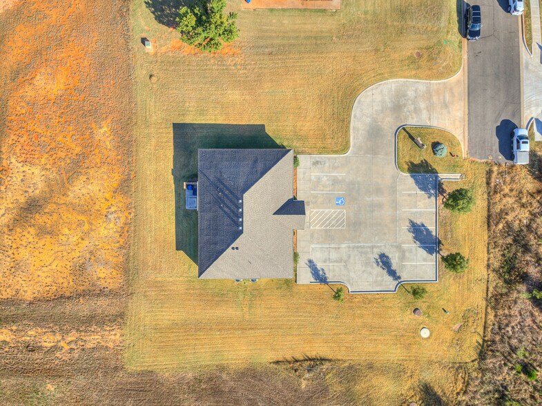 More Photos Of 1917 Commerce, Choctaw Office For Sale