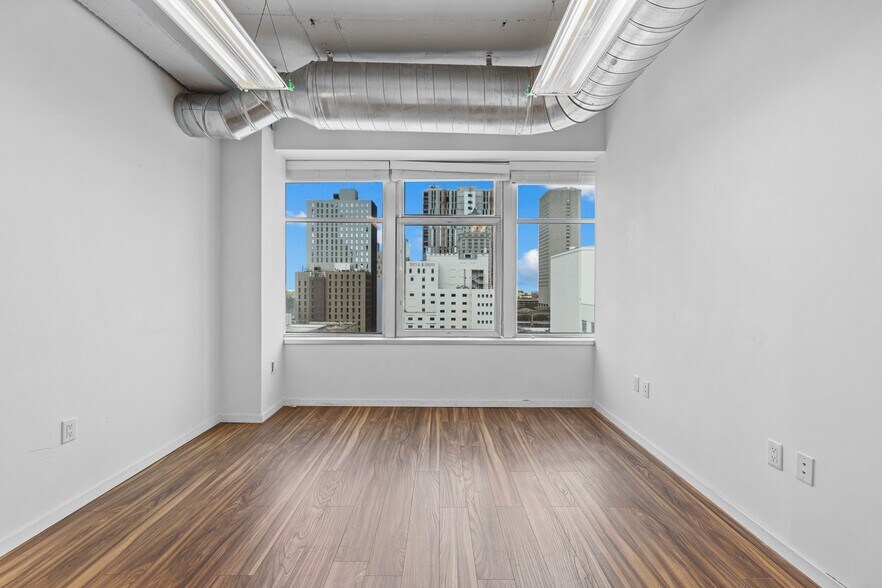 More Photos Of 14 NE 1st Ave, Miami Office For Sale