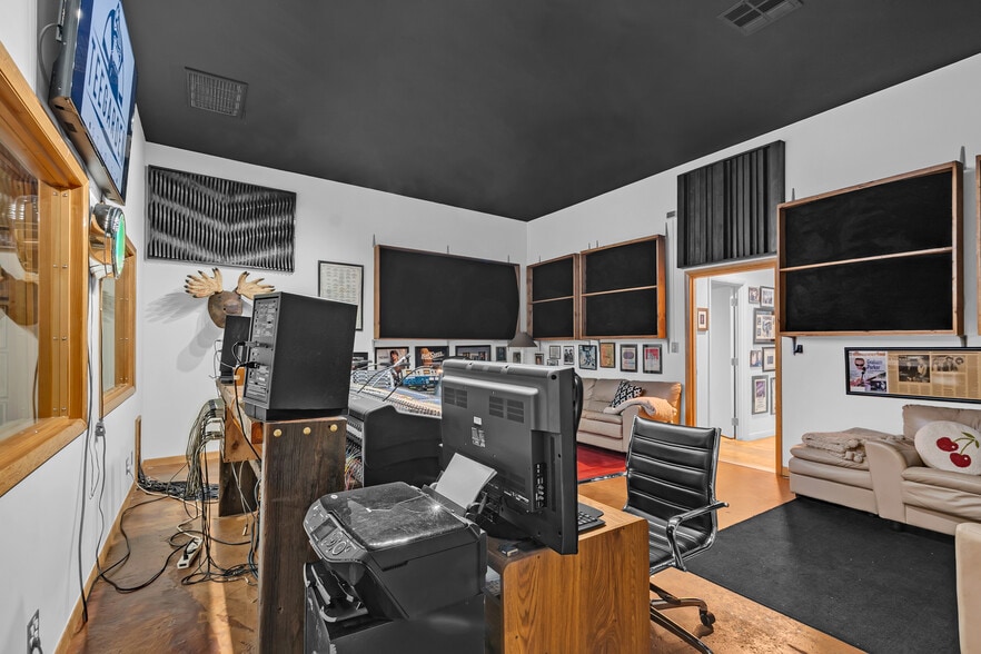 More Photos Of 1431 E 3rd St, Tulsa Specialty For Sale