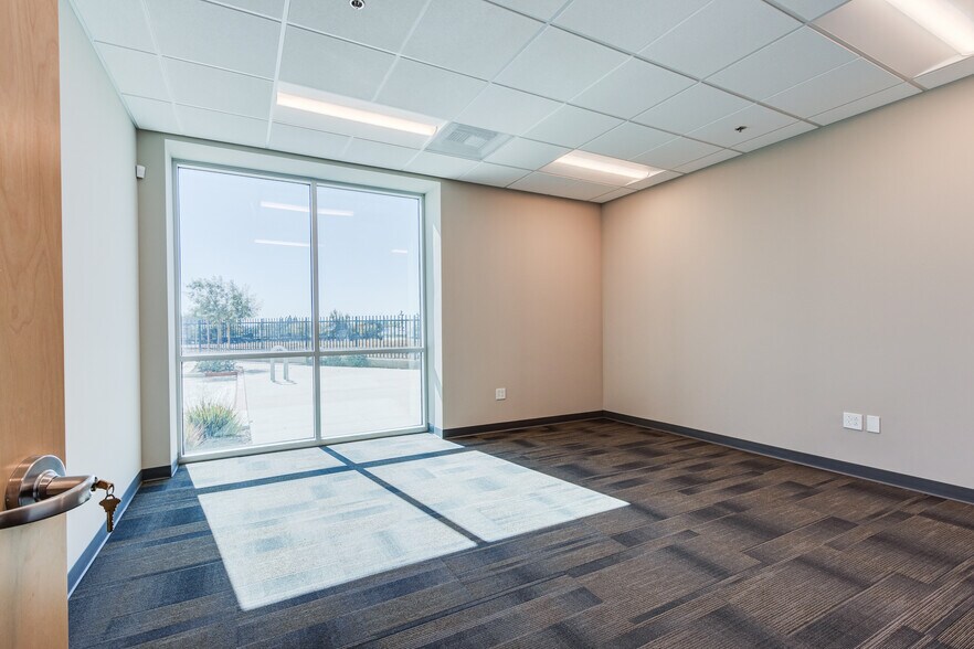 More Photos Of 14280 Rebecca St, Moreno Valley Service For Lease