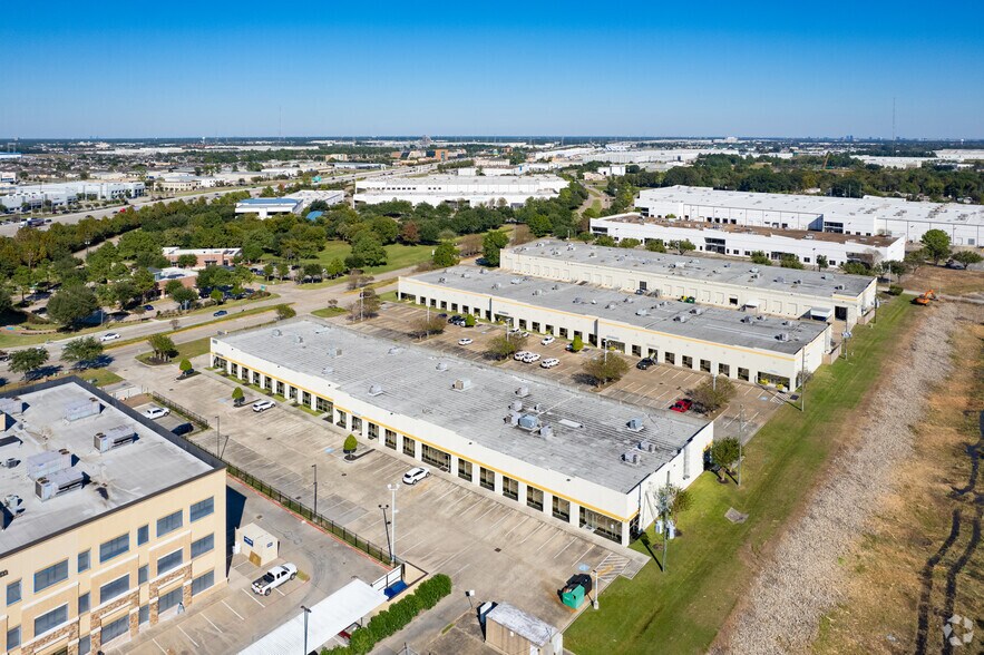 More Photos Of 10930 W Sam Houston Pky N, Houston Office For Lease