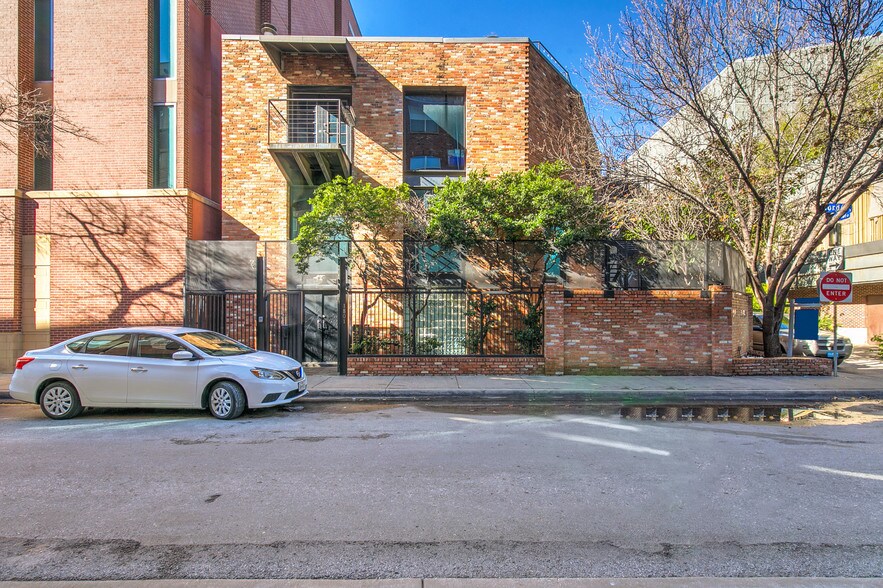 More Photos Of 1801 Laws St, Dallas Office Residential For Lease