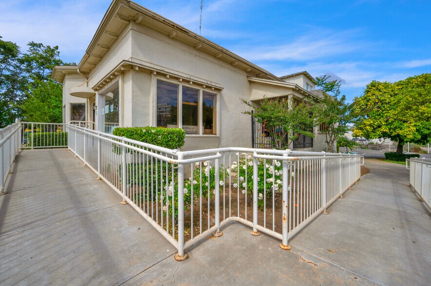 More Photos Of 2641 Fresno St, Fresno Office For Sale