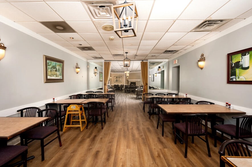 More Photos Of 705 N Hammonds Ferry Rd, Linthicum Heights General Retail For Lease