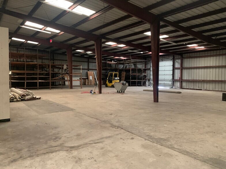 Primary Photo Of 3831 Pinemont Dr, Houston Warehouse For Sale