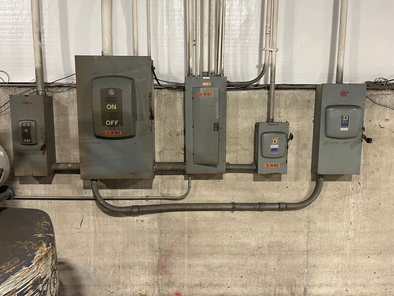 More Photos Of 4211 Engle Rd, Fort Wayne Warehouse For Lease