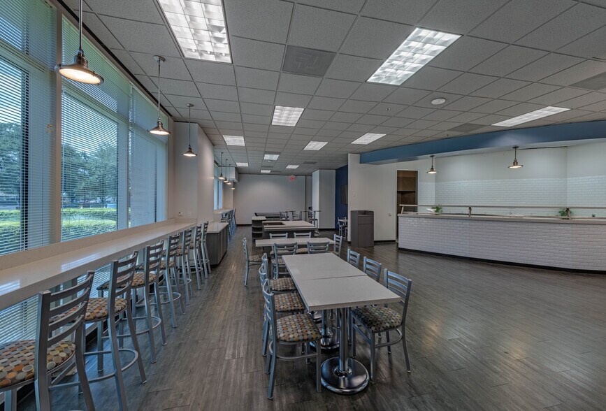 More Photos Of 13131 Dairy Ashford Rd, Sugar Land Office For Sale