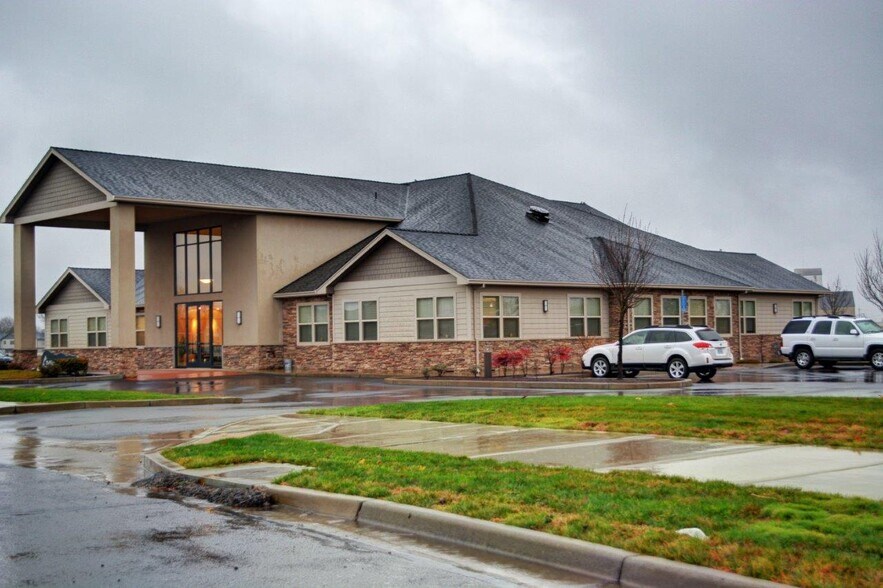 More Photos Of 444 S Haskell St, Central Point Office For Lease
