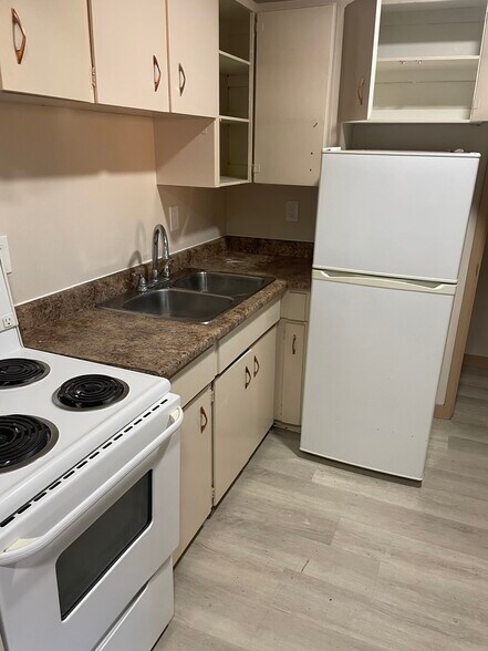 More Photos Of 11715 124th St NW, Edmonton Apartments For Sale