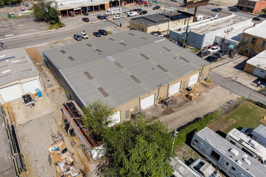 More Photos Of 103-107 Woodruff St, Madison Light Distribution For Sale