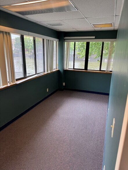 More Photos Of 111 N Main St, Janesville Medical For Lease