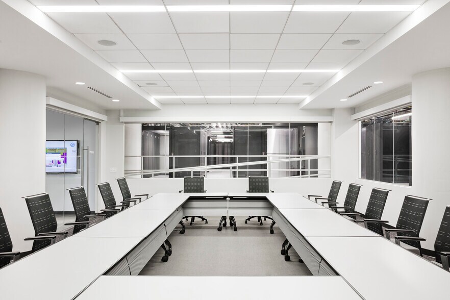 More Photos Of 401 N Broad St, Philadelphia Industrial For Lease