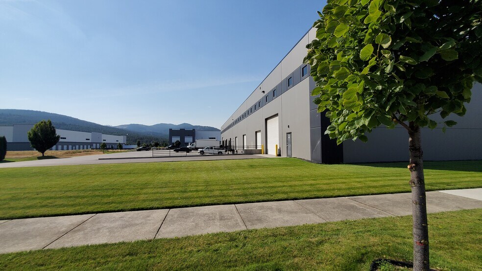 More Photos Of 711 S Clearwater Loop, Post Falls Manufacturing For Lease