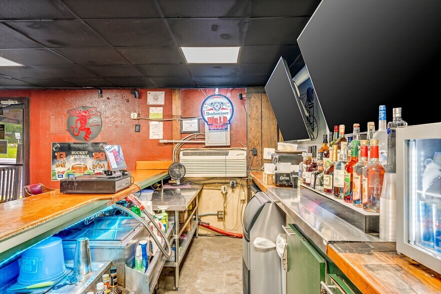 More Photos Of 1623 W 15th St, Panama City Bar For Sale