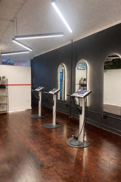 More Photos Of 220 W 16th St, New York Apartments For Lease