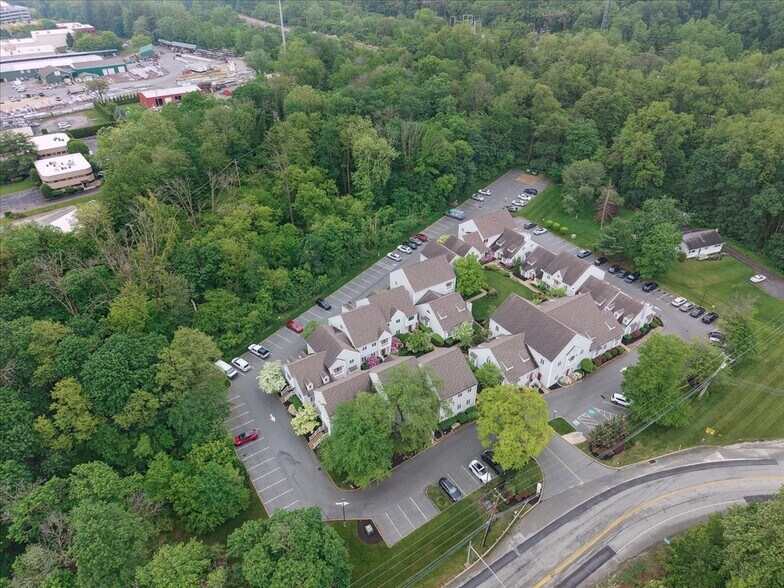 More Photos Of 10 Mystic Ln, Malvern Loft Creative Space For Sale