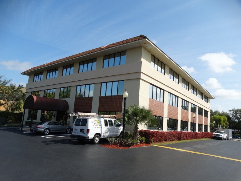 More Photos Of 2375 Tamiami Trl N, Naples Loft Creative Space For Sale