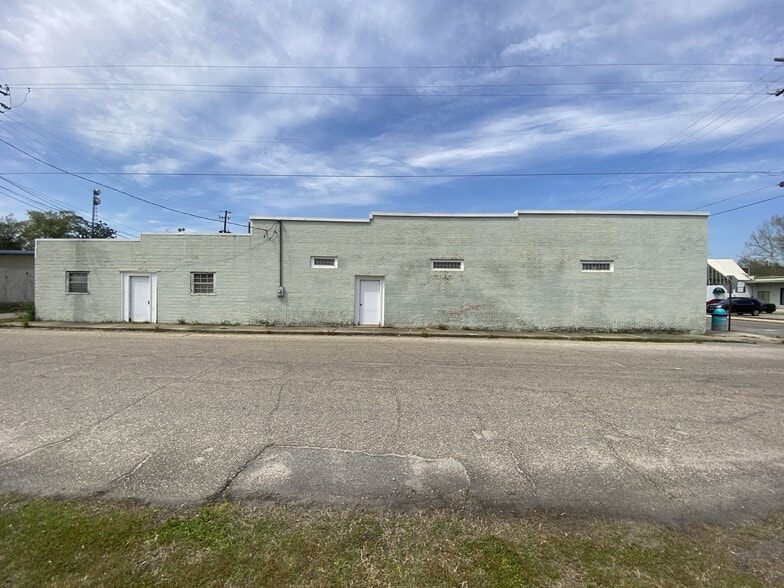 More Photos Of 303 Palafox st, Flomaton General Retail For Sale