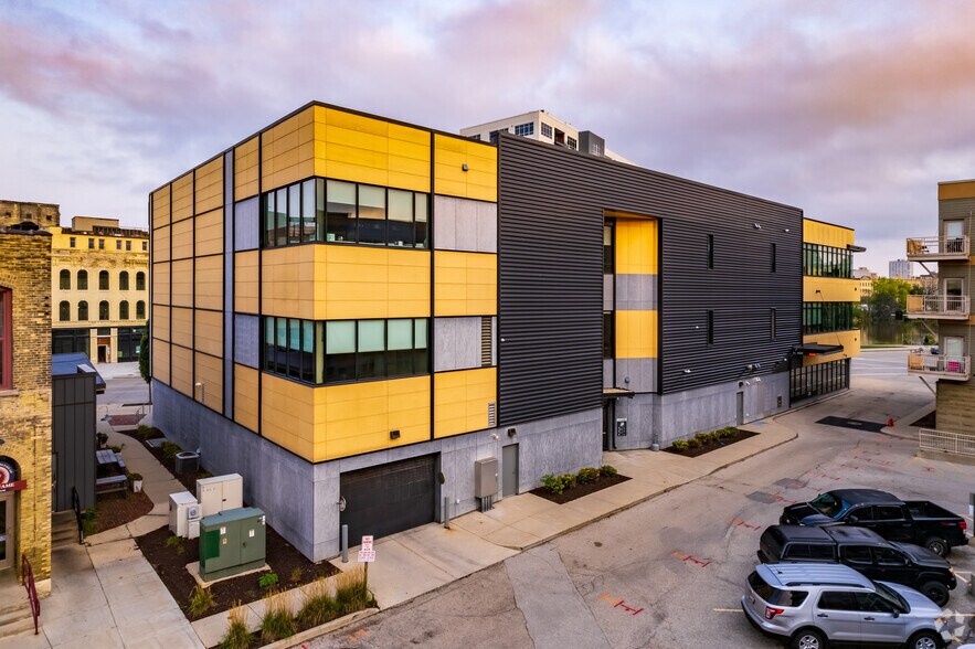 More Photos Of 140 S 1st St, Milwaukee Office For Lease