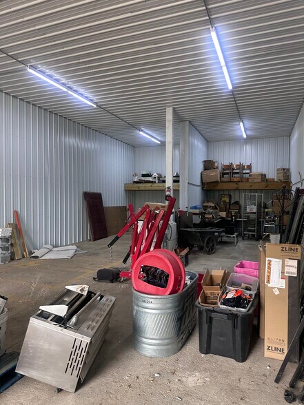 More Photos Of 601 E 10th St, Alton Warehouse For Sale