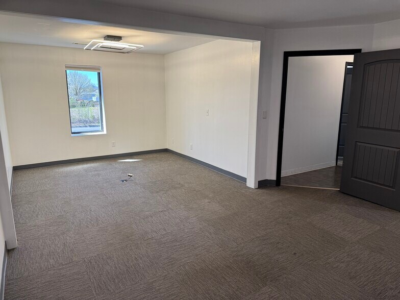 More Photos Of 2029 Brookside Ln, Kingsport Industrial For Sale