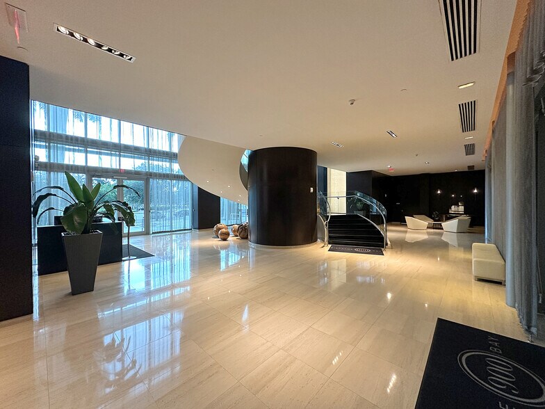 More Photos Of 900-990 Biscayne Blvd, Miami Apartments For Sale