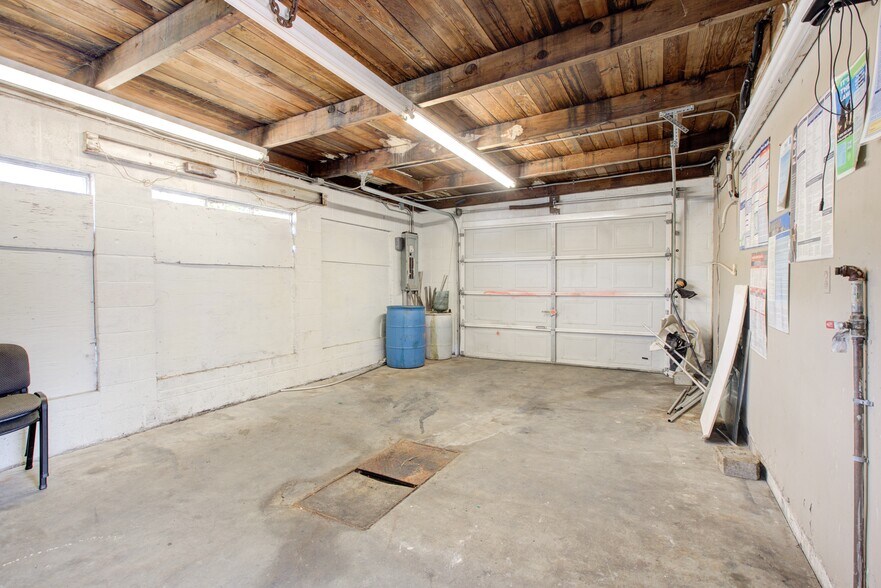 More Photos Of 1328 SE Stephens St, Roseburg Auto Dealership For Sale